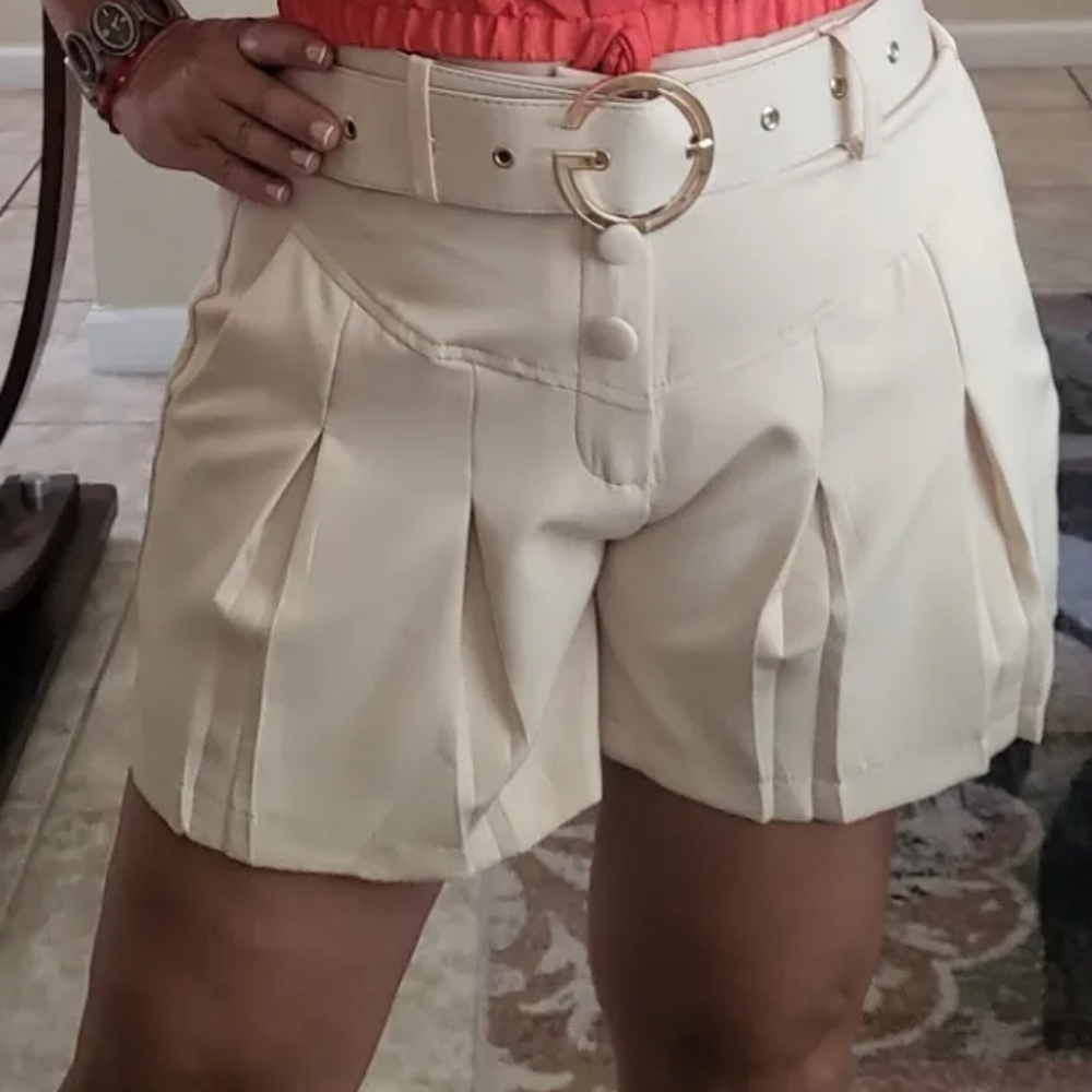 Cream pleated short skirt - Picture 1 of 4